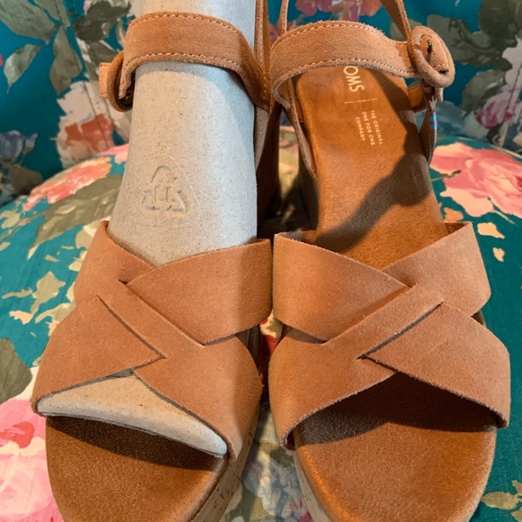 NEW TOMS Carmel Brown Suede Willow Wedges - Picture 7 of 13